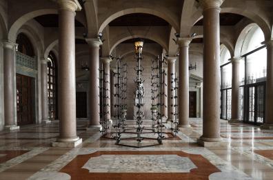 Bari, il lavoro invisibile delle braccianti agricole in monumento di ceramica e ferro