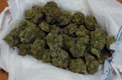 Bitonto, spacciatori in fuga lanciano 650 dosi di droga sui tetti delle abitazioni Bitonto, spacciatori in fuga lanciano 650 dosi di droga sui tetti delle abitazioni