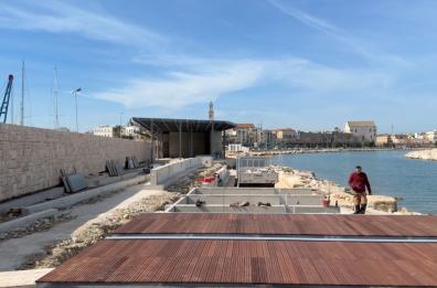 Bari, al molo Sant'Antonio prende forma la passerella sul  mare. Completata la struttura del museo 