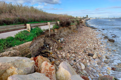 Barletta, la litoranea &egrave; fragile: chiuso un tratto di strada verso lo snodo della zona industriale FOTO