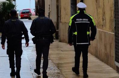 Bari, vendeva sgagliozze senza autorizzazione: sequestrate le attrezzature per cucinare