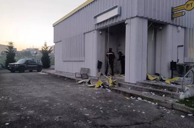La &laquo;banda della marmotta&raquo; colpisce ancora nel Foggiano: danneggiato l'unico sportello postamat di Ordona VIDEO