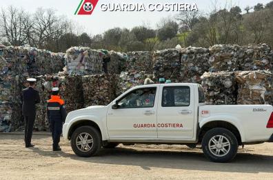 Bari, scoperto traffico illecito di rifiuti verso la Grecia: azienda calabrese sequestrata e titolare sospeso Bari, scoperto traffico illecito di rifiuti verso la Grecia: azienda calabrese sequestrata e titolare sospeso