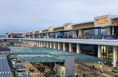 Iran: atterrato a Malpensa il volo con 200 studenti bloccati a Dubai, molti sono pugliesi