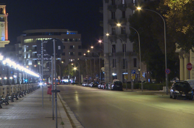 Bari, nella notte schianto tra un monopattino e un'auto sul lungomare di Crollalanza: grave 32enne