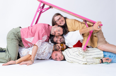 &laquo;Sotto la panca&raquo;, Le Canzoni Giuste tornano con il loro &laquo;pop schizofrenico&raquo;: un invito alla&nbsp;libert&agrave; creativa