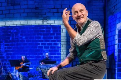 A Bari arriva Claudio Bisio: lo show al Teatro Piccinni con &laquo;La mia vita raccontata male&raquo;