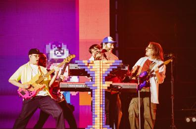 Pinguini Tattici Nucleari tornano negli stadi: il 24 giugno 2027 tappa a Bari al San Nicola