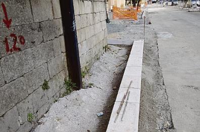Lecce, proseguono i cantieri in citt&agrave;. Ma su viale Foscolo &egrave; polemica sui marciapiedi