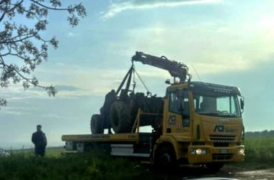 Scontro tra Range Rover e trattore sulla strada che collega San Giovanni Rotondo a Manfredonia: due feriti