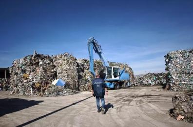 Torremaggiore, sequestrata una discarica per irregolarit&agrave; e rischi: gestisce i rifiuti di 10 comuni del Foggiano