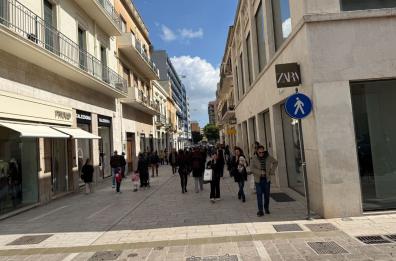 Lecce, il cantiere in via Trinchese non chiude: stop alle auto dalle 7.30 alle 15.30