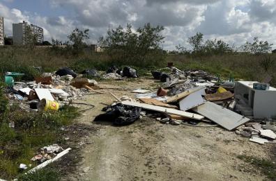 Taranto, una discarica in via Maestri del Lavoro. La rabbia dei residenti: &laquo;Ora basta&raquo;