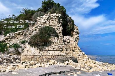 Erosione in Puglia, a Otranto crolla met&agrave; della volta dell&rsquo;antico rudere di Torre Fiumicelli