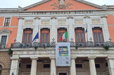 Bari ricorda le vittime del Covid: bandiere a mezz&rsquo;asta a Palazzo della Citt&agrave;