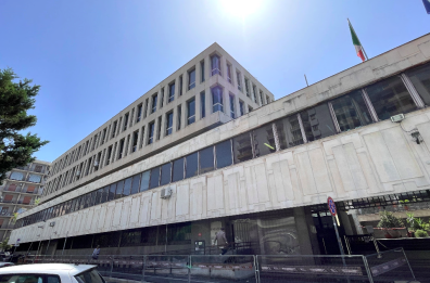 &laquo;Pubblicizzavano polizze su giornali e tv, ma era un raggiro&raquo; nel Tarantino: il pm chiede quattro condanne