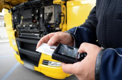 Bari sperimenta controllo hi-tech sui camion &laquo;truccati&raquo;: scoperte manomissioni