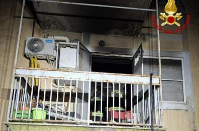 Brindisi, scoppia l'incendio in piena notte in un appartamento: illeso l'inquilino