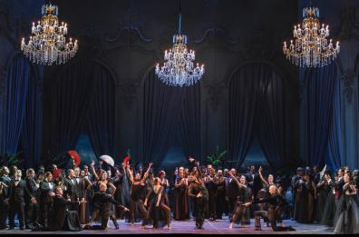 La Traviata conquista gli studenti: il Petruzzelli di Bari apre due recite alle scuole