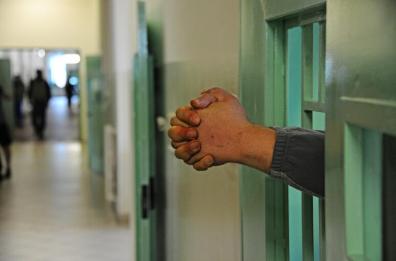 Turi, la lettera dai detenuti del carcere: &laquo;Qui troppa droga, molti di noi non c&rsquo;entrano. Ma non possiamo fare i controllori&raquo;
