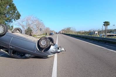 Scontro tra due auto sulla Ss274 allo svincolo per Melissano: due feriti trasportati in ospedale FOTO
