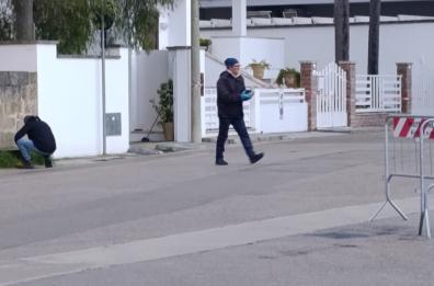 Ruffano, ordigno in strada: paura in via Rattazzi, intervengono gli artificieri Ruffano, ordigno in strada: paura in via Rattazzi, intervengono gli artificieri