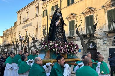 Terlizzi, &egrave; iniziata la processione dell&rsquo;Addolorata: la Settimana Santa tra fede, arte e tradizione