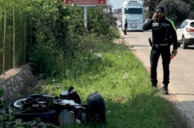 Conversano, pirata della strada travolge un motociclista e scappa: codice rosso per la vittima