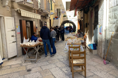 Bari, in strada Arco Basso nella citt&agrave; vecchia sparisce un&rsquo;edicola storica: &egrave; giallo