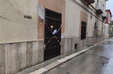 Foggia, tetto a rischio crollo: evacuata palazzina in via Salomone abitata da 6 famiglie 