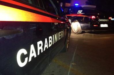 Bari, 58enne esce di casa per cercare il figlio e viene picchiato da un gruppo di ragazzi: si cerca il branco