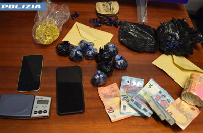 Pusher barese beccato a Tivoli: aveva allestito la base operativa in un b&b Pusher barese beccato a Tivoli: aveva allestito la base operativa in un b&b