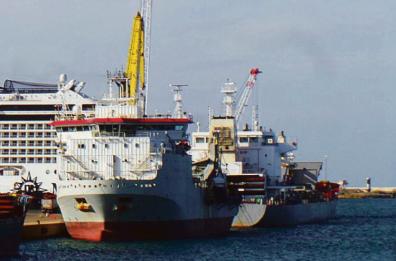 Brindisi, marittimo trovato senza vita a bordo di una gasiera ormeggiata nel porto: aveva 28 anni