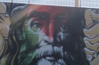 Ecco il San Nicola «palestinese»: a Bari il murale che unisce street art e messaggio per Gaza Ecco il San Nicola «palestinese»: a Bari il murale che unisce street art e messaggio per Gaza