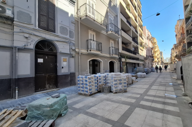 Bari, il deserto di via Manzoni tra lavori e ritardi. I commercianti: «Così rischiamo la chiusura» Bari, il deserto di via Manzoni tra lavori e ritardi. I commercianti: «Così rischiamo la chiusura»