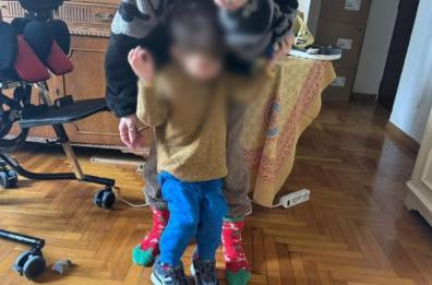 Bari, bimbo di 3 anni con malattia rara senza assistenza adeguata. La mamma denuncia: &laquo;Noi soli senza supporto tra scuola, cure e assistenza&raquo;