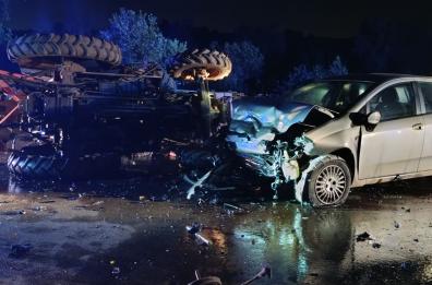 Scontro tra auto e trattore sulla litoranea tra Torre Mozza e Torre San Giovanni: strada chiusa al traffico