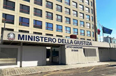 Bari, patteggiano quattro dentisti evasori: «Hanno venduto case e imbarcazioni per pagare il Fisco» Bari, patteggiano quattro dentisti evasori: «Hanno venduto case e imbarcazioni per pagare il Fisco»