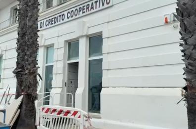 Porto Cesareo, assalto nella notte al bancomat della Bcc: i ladri fuggono con 20mila euro 