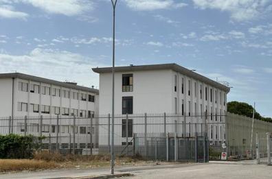 «Agente penitenziario aggredito durante il controllo di un pacco»: la denuncia dal carcere di Taranto «Agente penitenziario aggredito durante il controllo di un pacco»: la denuncia dal carcere di Taranto