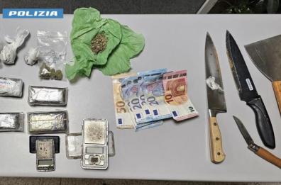 Brindisi, spacciavano hashish e marijuana in casa: arrestata una coppia