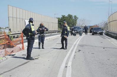 Bari, in sella alla moto si schianta contro un'auto: morto un 48enne nel quartiere San Paolo