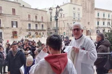 Terlizzi, don Michele Stragapede colpito da un pugno mentre era in bici: &laquo;Un gesto senza senso&raquo;