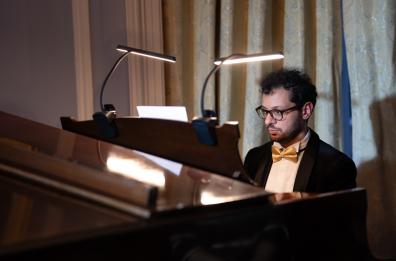 La poesia romena arriva a Bari: al Petruzzelli &laquo;Applausi per il poeta in scena...&raquo;