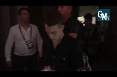 Battiti Live, immagini dal backstage. Gli arrivi dei cantanti, è Irama-mania