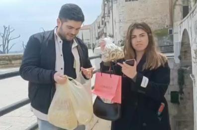 Bari, shopping di souvenir e visite ai musei; così la pioggia grazia turisti e non solo