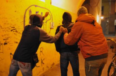 Foggia: fumano, tirano il freno sul bus e derubano l'autista: denunciati minorenni terribili