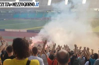 Bari, l'ultimo saluto della città
alla squadra prima dei play off