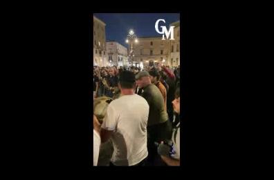 Lecce, la pizzica in piazza per la Festa della Matricola. E tra i ballerini spunta anche il Rettore