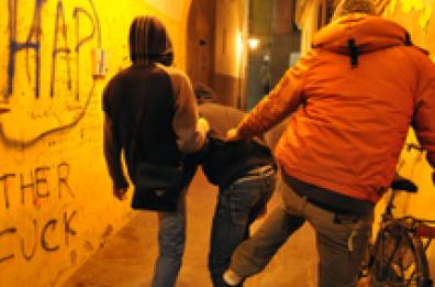 Ma questo baratro pedagogico ci insegna che può succedere di tutto ad adolescenti e adulti in egual misura